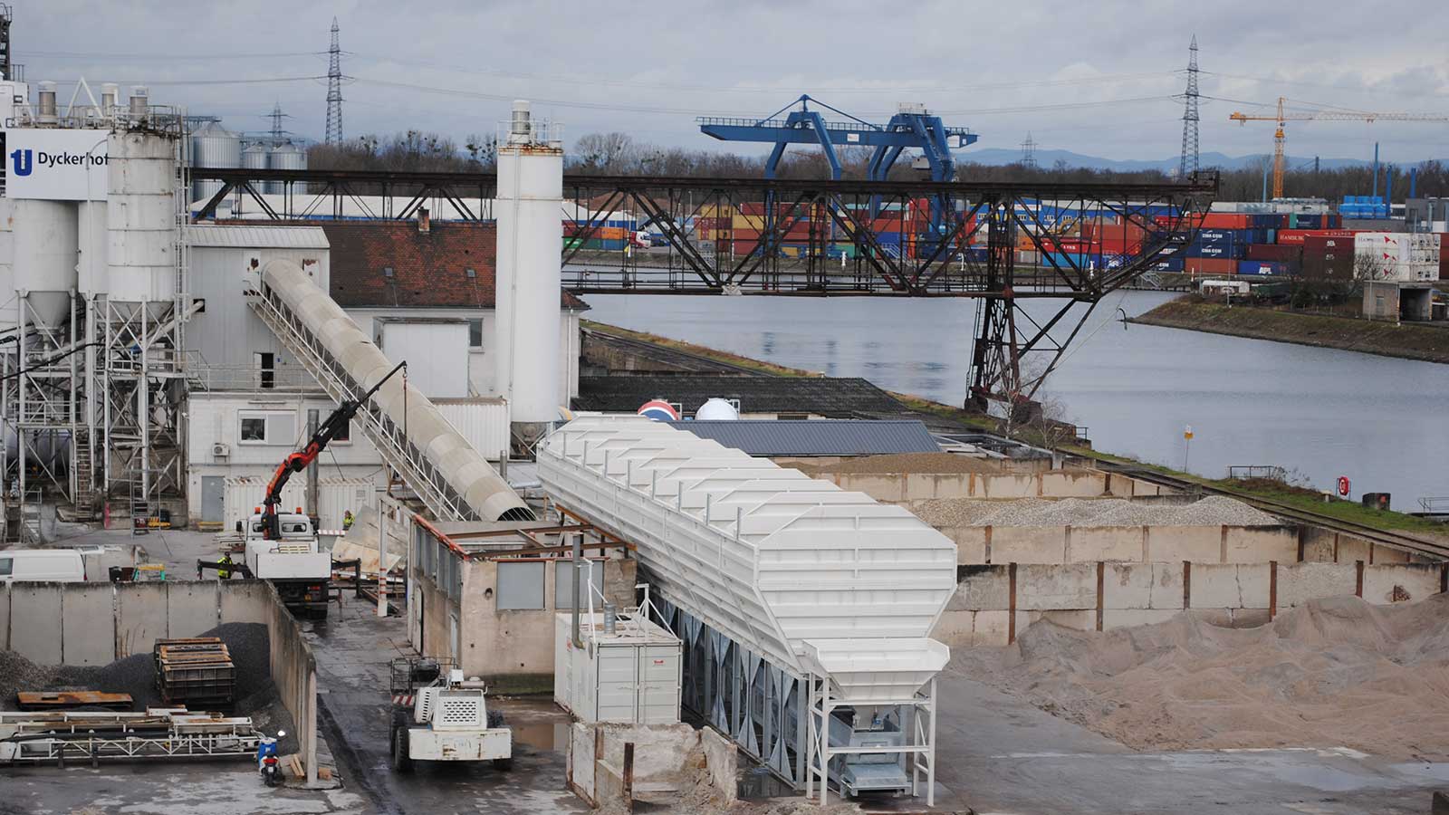 завод section